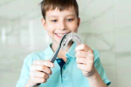 マウスピースを外して歯磨き