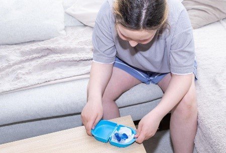 マウスピースをケースに入れる